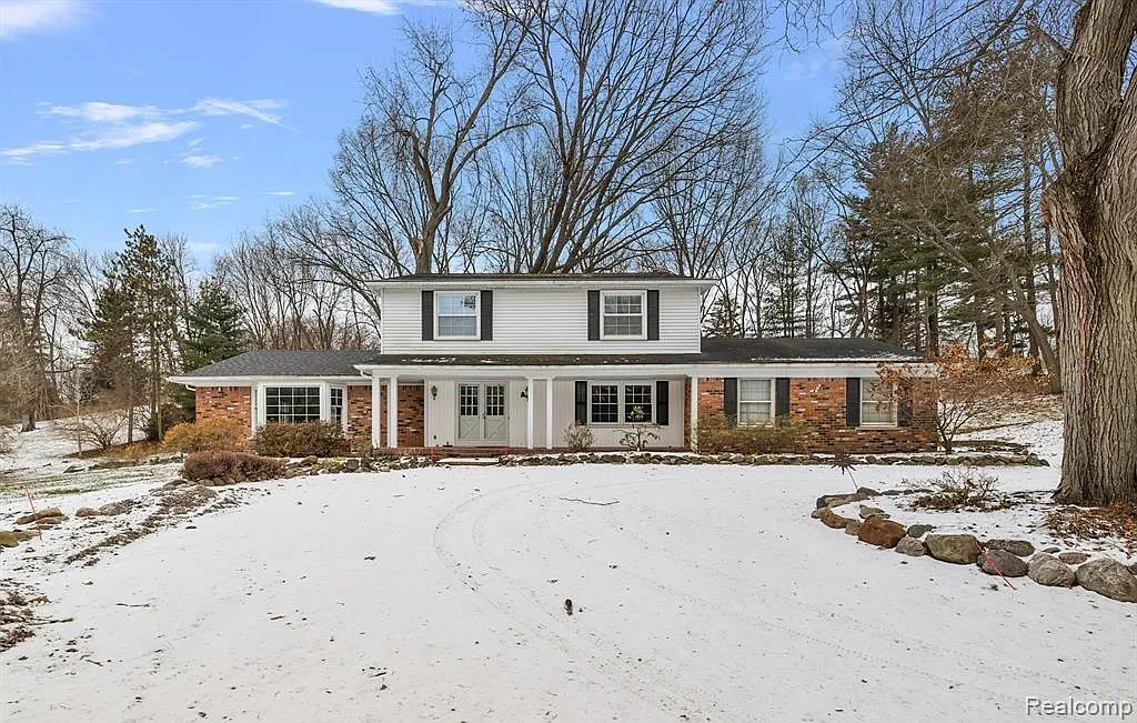 26075 Woodlore Rd photo 1