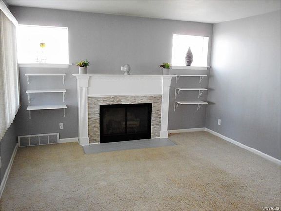 3rd image of 925 College Ave