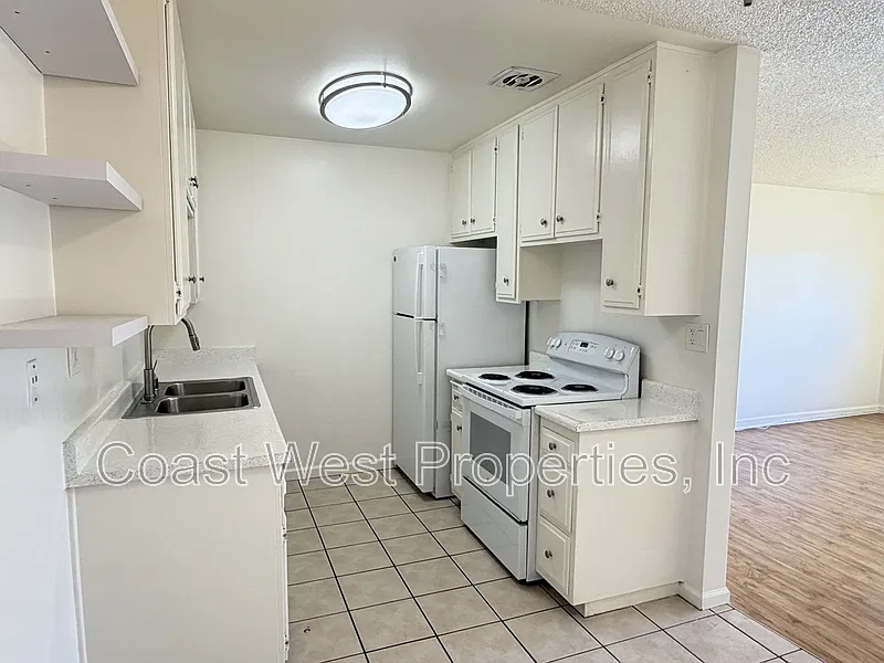 Mauna Loa Apartments — Photo 2
