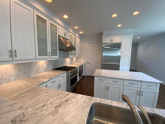 5th image of 77 Havemeyer Ln Unit 30