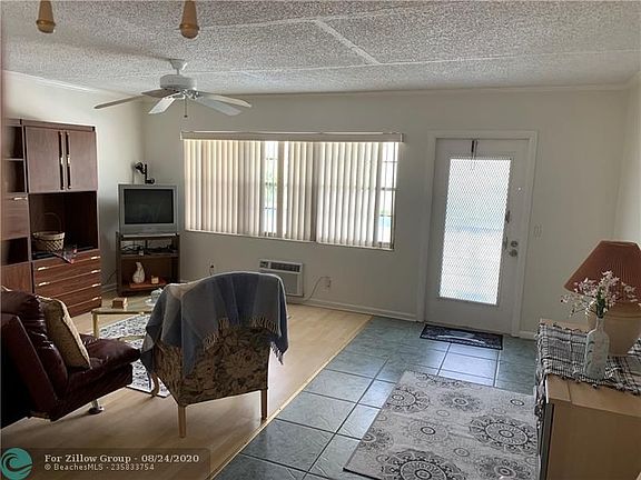 5th image of 38 Newport Ct #B