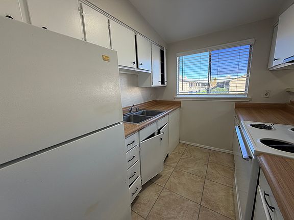 5th image of 5225 Carousel Dr