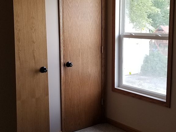 4th image of 961 Belmont Ave