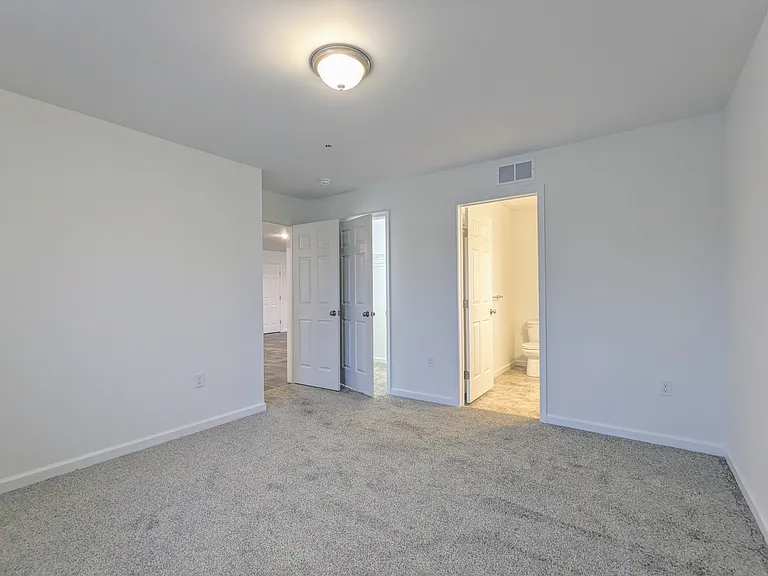 Towns Edge Apartments — Photo 21