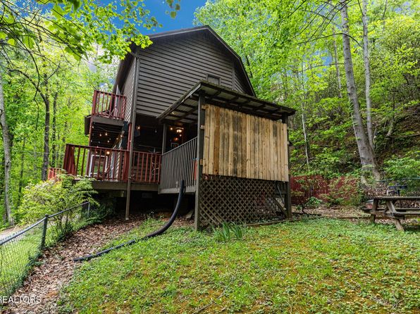 2115 Luzerne Dr, Gatlinburg, TN 37738