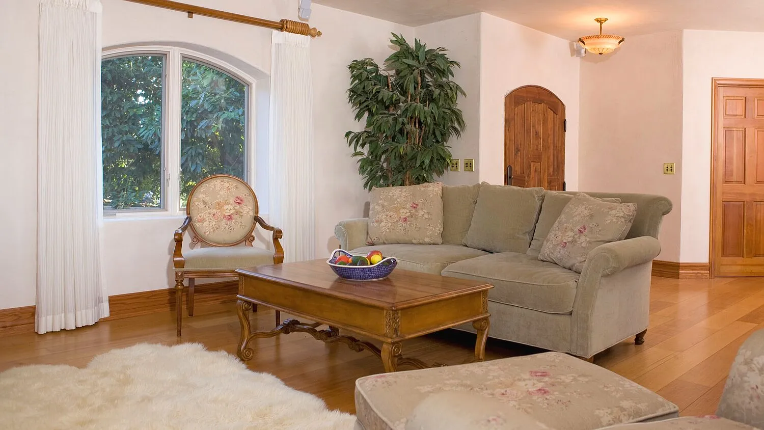 2 bed, 1200 sqft, $4,950 — Photo 3