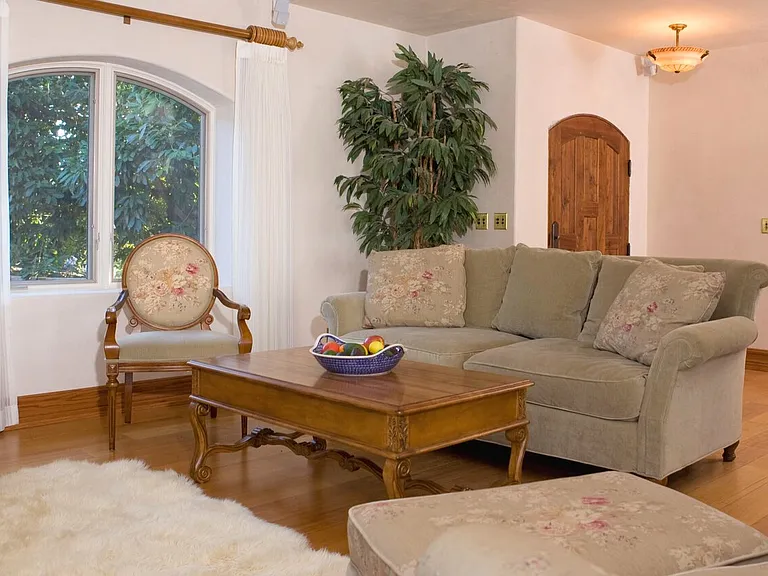 1328 Chariot Ct — Photo 3