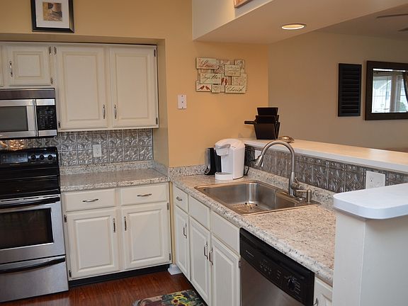 5th image of 137 Armerina Dr