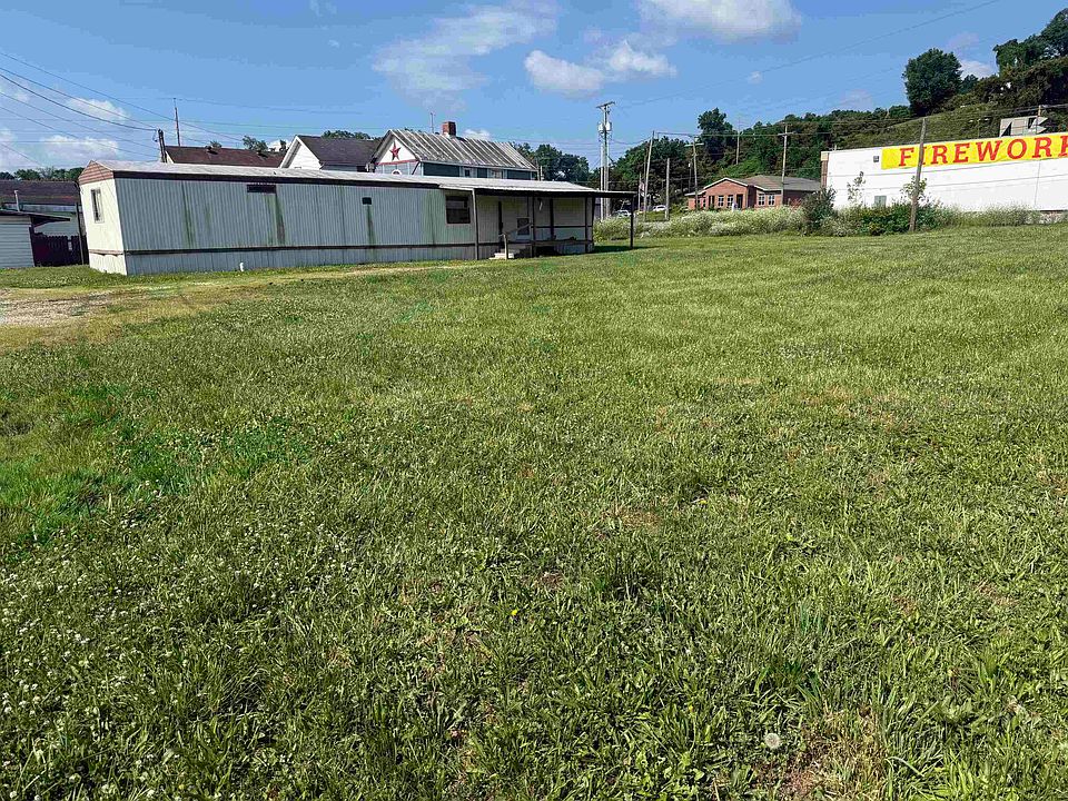 1st image of 3505 Railroad St