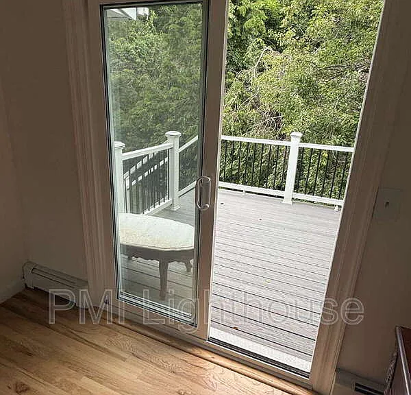 2077 Feuereisen Ave — Photo 7
