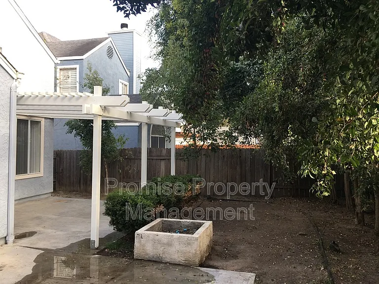 1744 Calle Platico — Photo 4