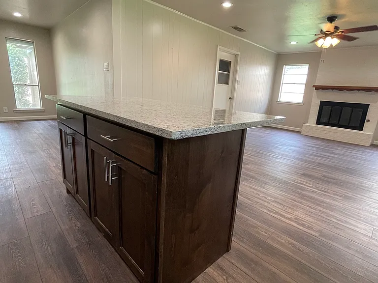 613 E Mustang St — Photo 5