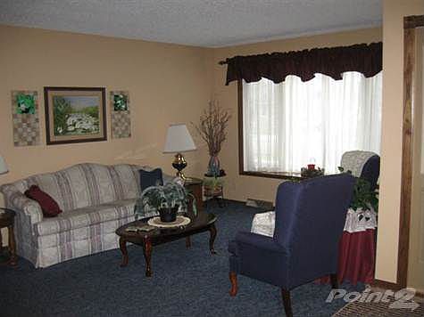 620E13thLivingRoomView2