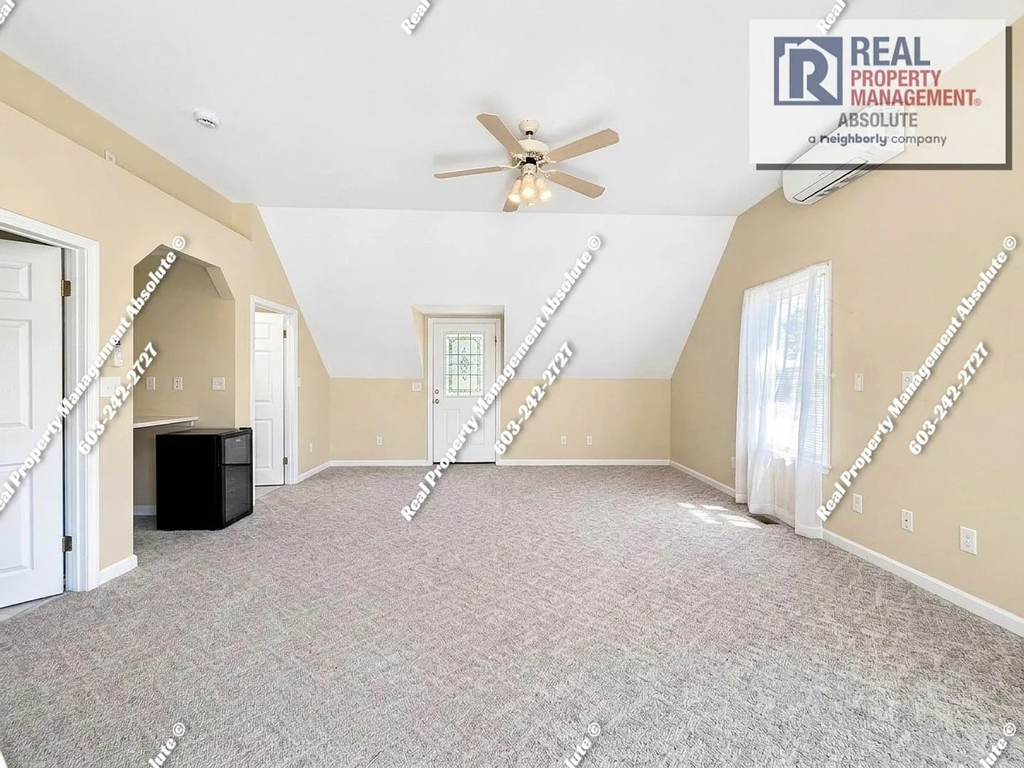 ALL Utilities Included - Spacious Private Room in Quiet Neighborhood — Photo 3