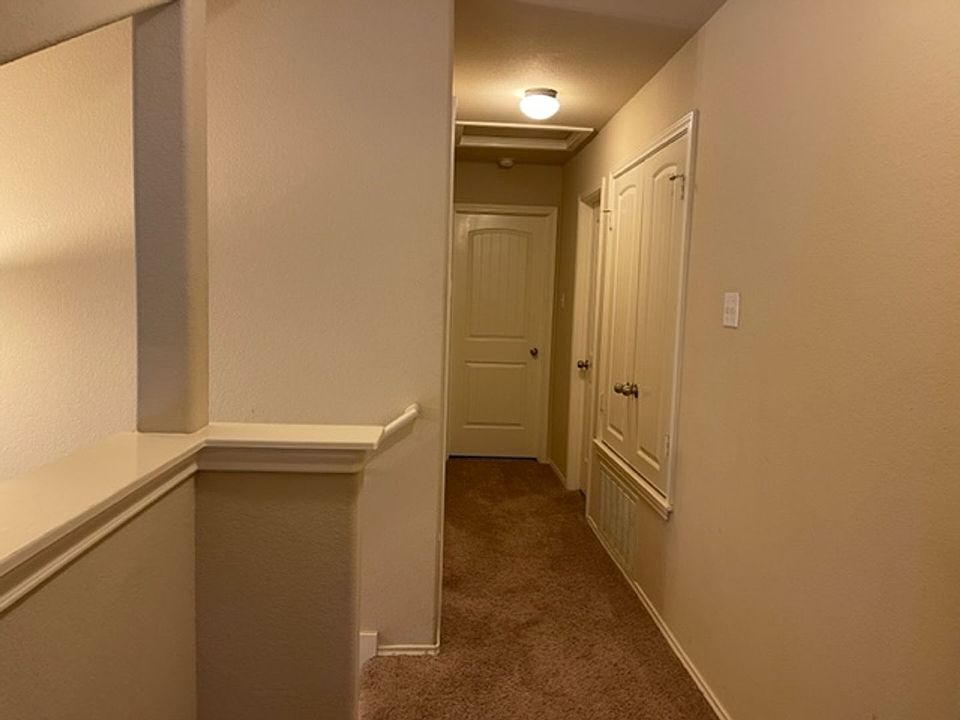 1st image of 608 Alamo Plaza Dr