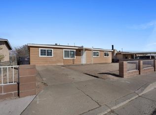 424 Airport Dr SW, Albuquerque, NM 87121