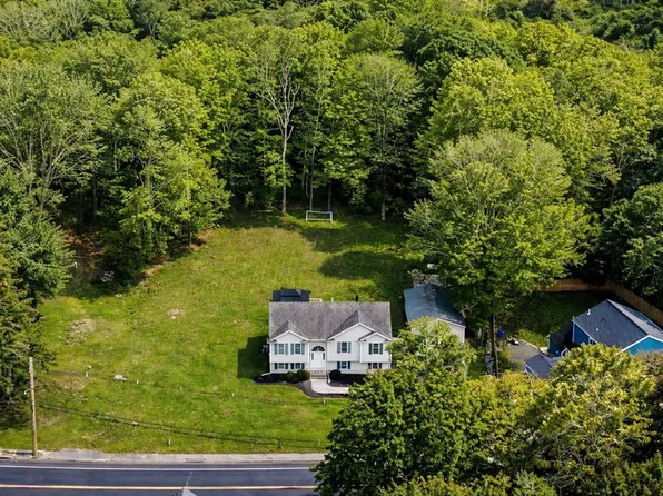 124 N Walker St, Taunton, MA 02780