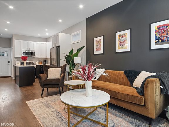 5th image of 1138 W Wellington Ave #1R