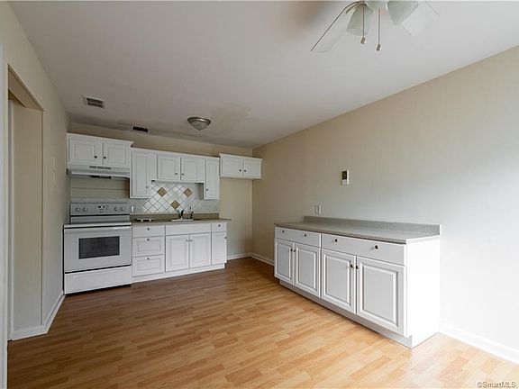 5th image of 14 Cedar Ct Unit J
