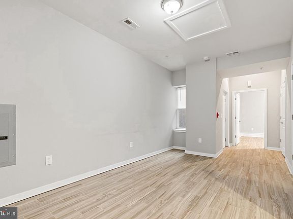 4th image of 616 S 4th St
