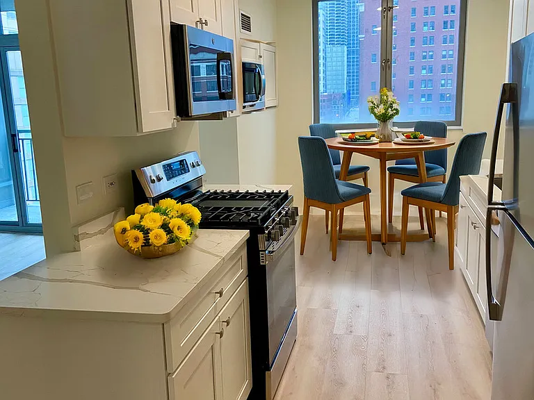 600 N Dearborn St #812 — Photo 3