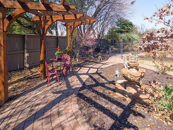 3rd image of 904 Wentwood Dr