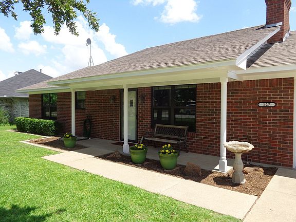 3rd image of 127 Country Dr