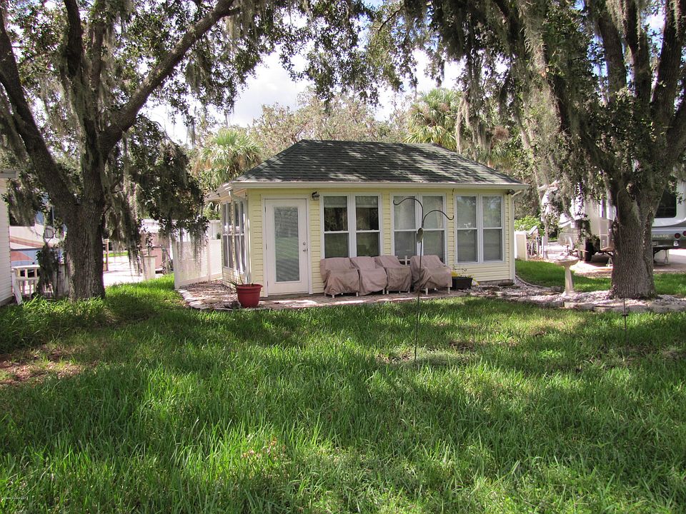 1st image of 330 NW Plantation Dr