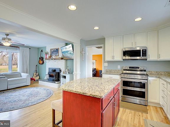 4th image of 3406 Horn Rd