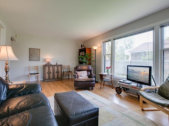 3rd image of 3733 38th Ave S