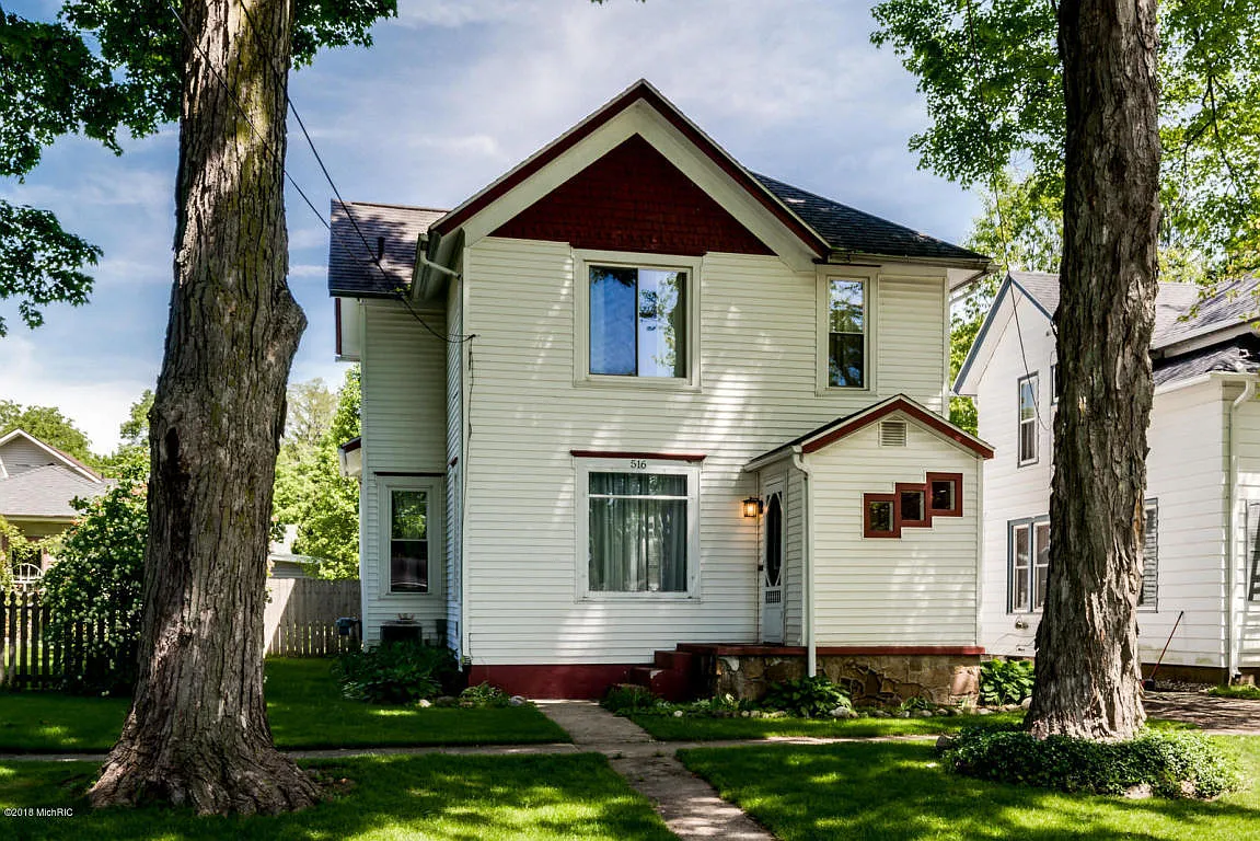516 W Green St photo 1