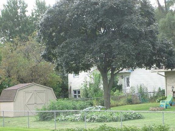2nd image of 102 3rd St NE