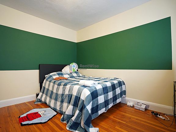 3rd image of 221 Kelton St #17