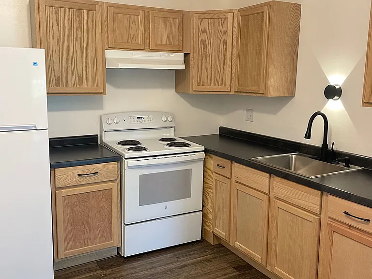 211 E Main St #4 — Photo 8