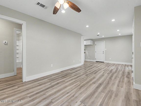 5th image of 108 Vicksburg Pl