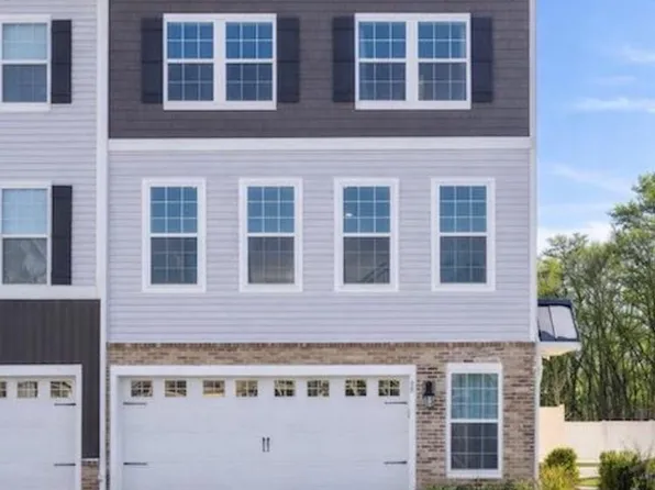 40 Autumn Park Dr, Medford, NJ 08055