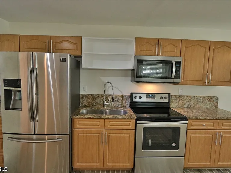 11 California Rd — Photo 18