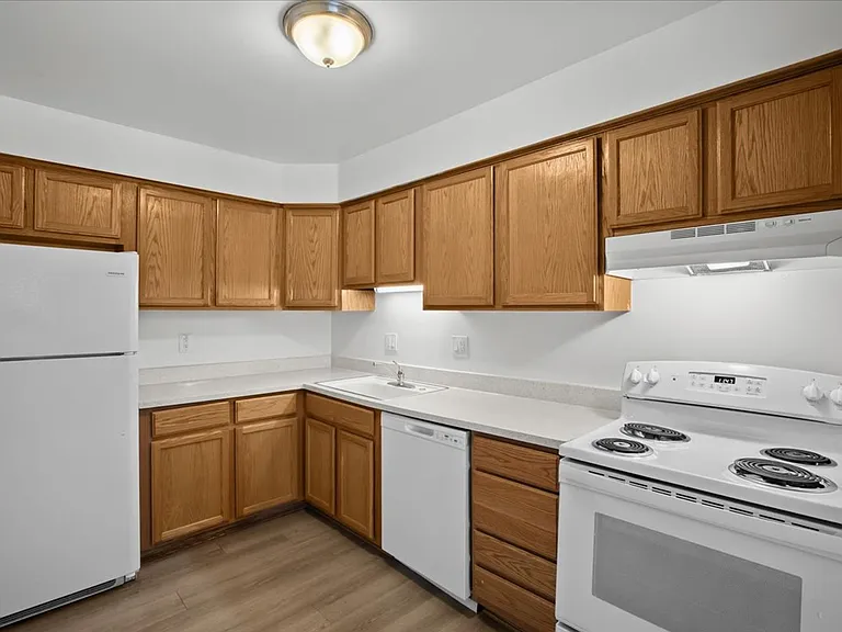 Willow Tree Apartments — Photo 6