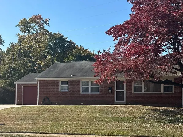 6 Village Dr W, Hamilton, NJ 08620