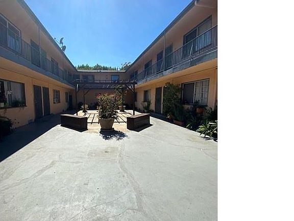 3rd image of 3937 Gibraltar Ave #5