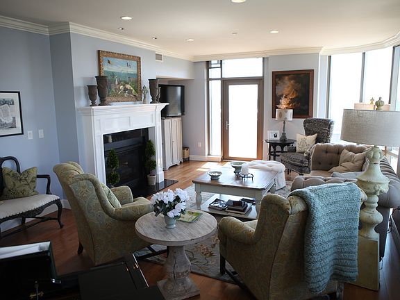 3rd image of 99 W South Temple St #706