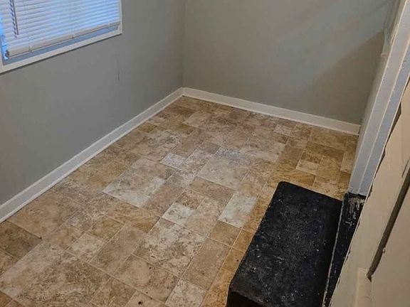 5th image of 211 W Simpson St #211