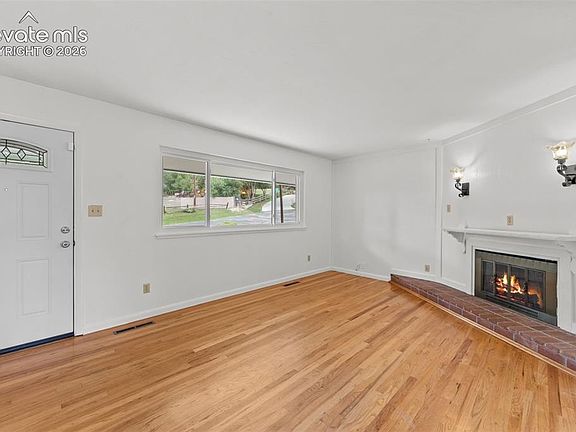 3rd image of 1039 Valley Rd