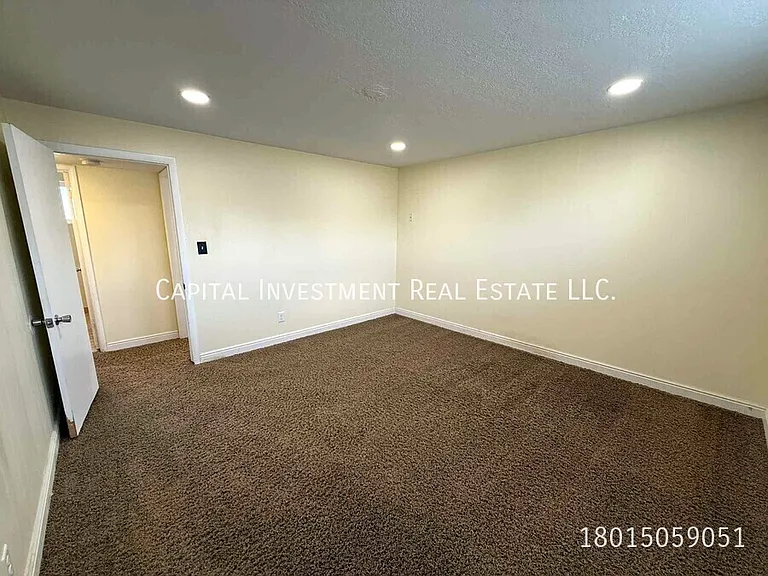 1102 E Sego Lily Dr — Photo 19