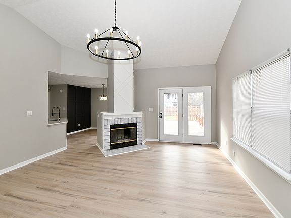 3rd image of 8547 Rock Hollow Cir