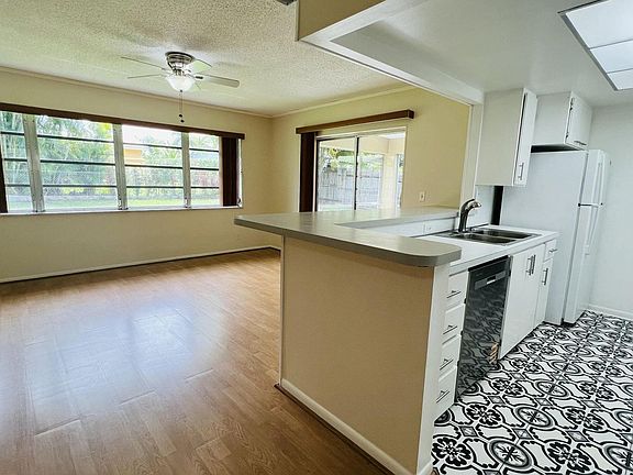 2nd image of 6831 Eastview Dr