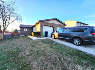 1020 Bent Tree Ct, Elgin, IL 60120