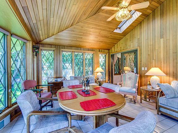 5th image of 3083 Shorewood Ln