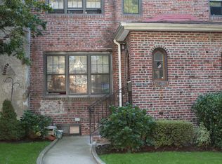 6464 83rd St, Middle Village, NY 11379