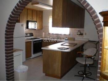 3rd image of 4410 Greenhill Dr